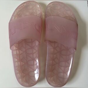 READ! DKNY Women’s 9-9.5 Monogram Logo Pink Jelly Pool Slides Sandals